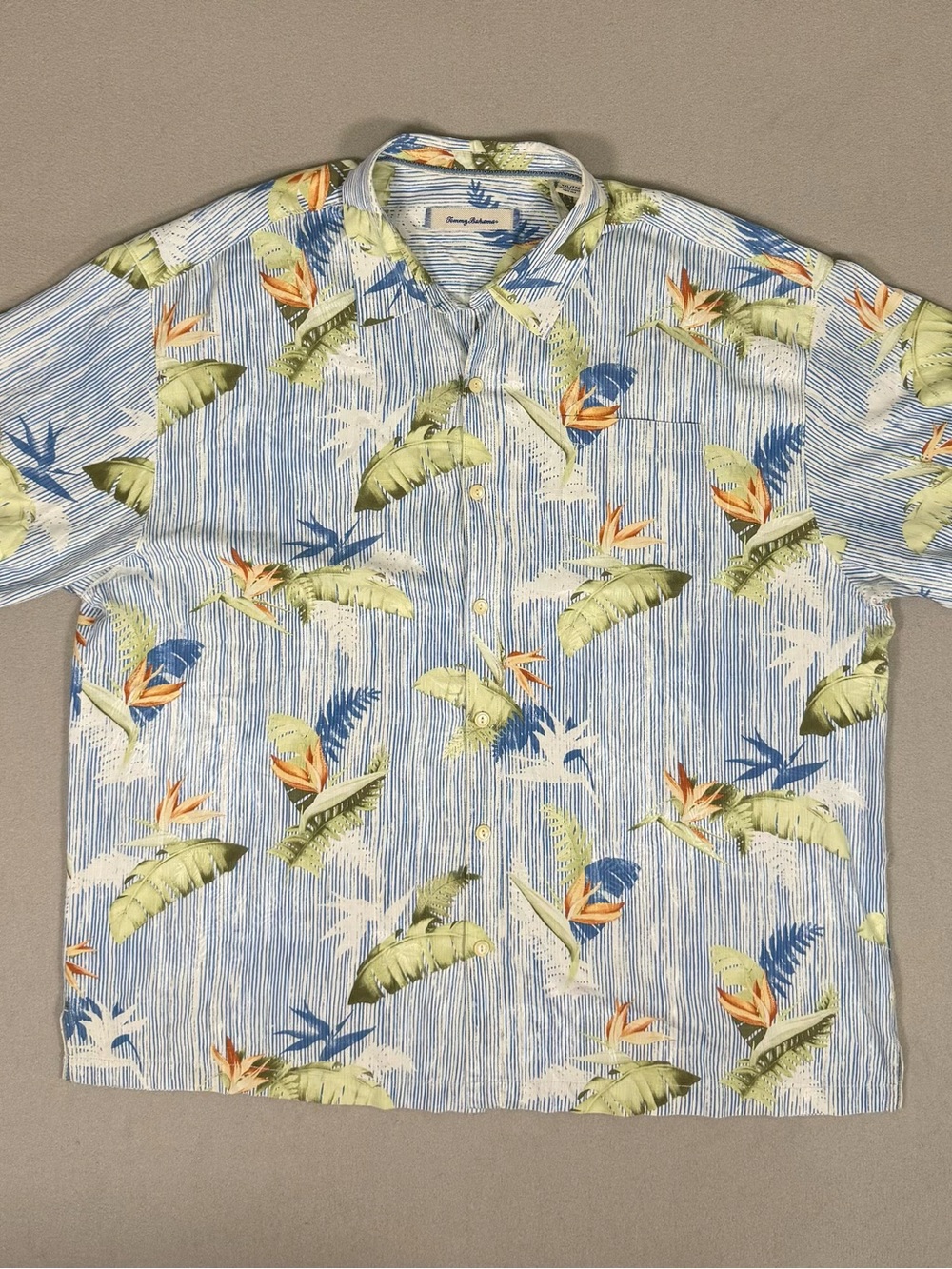 Vintage Tommy Bahama Tropical Floral Short Sleeve Button Down Shirt